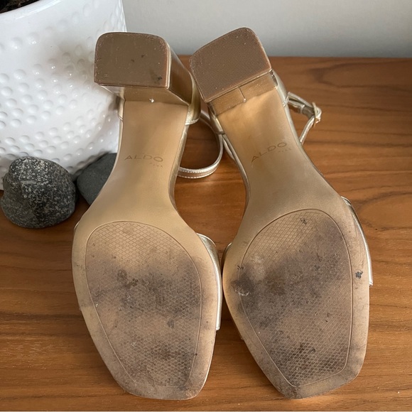 *SOLD* Aldo Block Heel Gold Sandals, Sz 7 - Picture 4 of 6